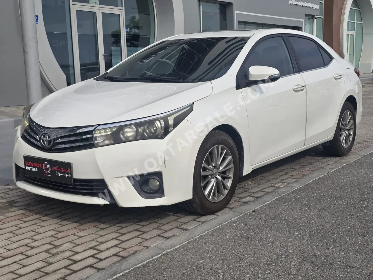 Toyota Corolla 2015 Automatic 153,000 Km 4 Cylinder Front Wheel Drive (FWD) Sedan White