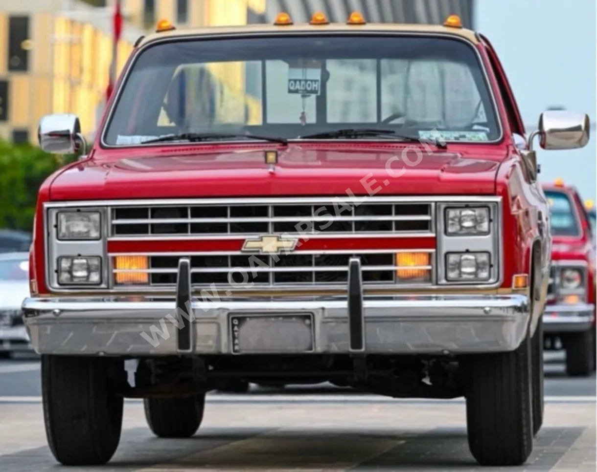 Chevrolet  Classic  1986  Automatic  68,000 Km  8 Cylinder  Rear Wheel Drive (RWD)  Classic  Red and Beige