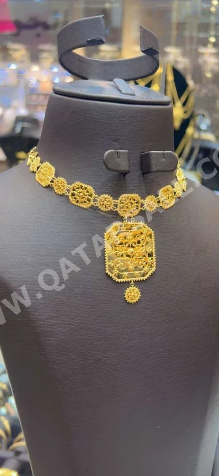 Gold Necklace  Bahrain  Woman  15.2 Gram  Band  Yellow Gold  21k