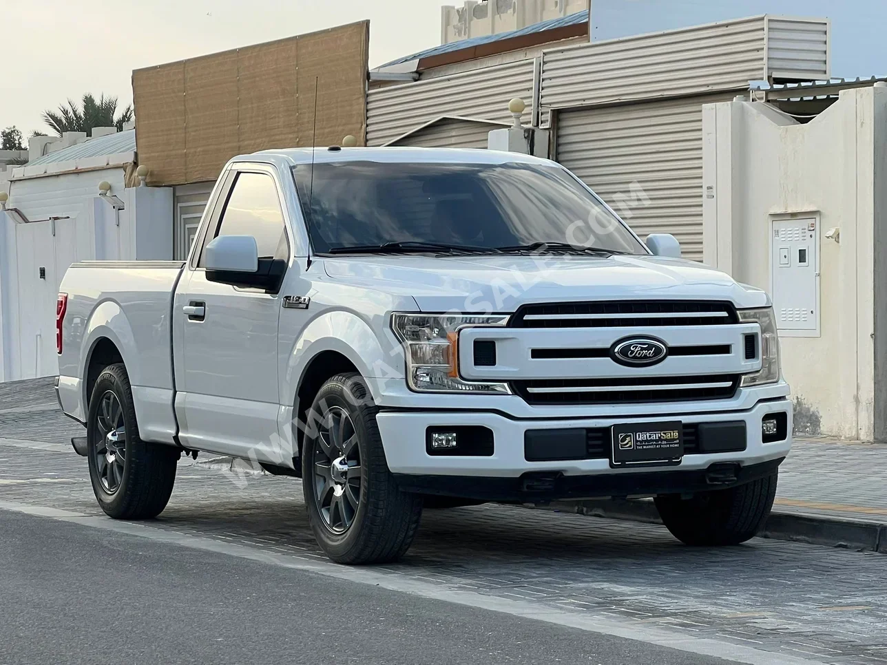 Ford  F  150  2018  Automatic  82,000 Km  8 Cylinder  Rear Wheel Drive (RWD)  Pick Up  White