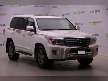 Toyota  Land Cruiser  GXR  2015  Automatic  290,000 Km  8 Cylinder  Four Wheel Drive (4WD)  SUV  White