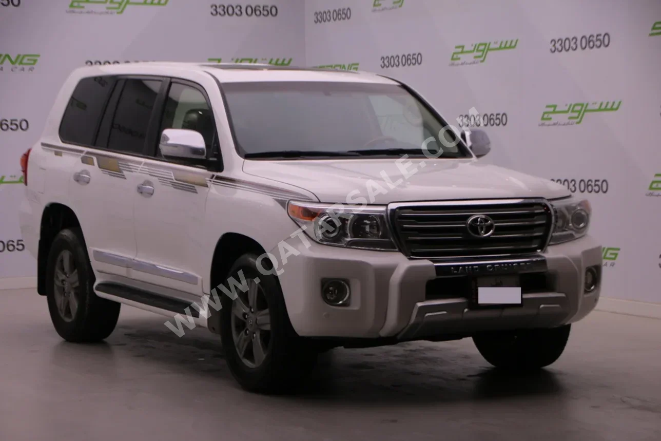 Toyota  Land Cruiser  GXR  2015  Automatic  290,000 Km  8 Cylinder  Four Wheel Drive (4WD)  SUV  White