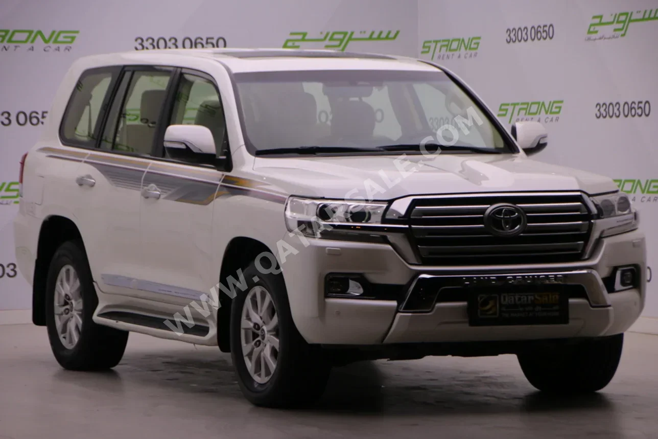 Toyota  Land Cruiser  GXR  2016  Automatic  315,000 Km  8 Cylinder  Four Wheel Drive (4WD)  SUV  Pearl