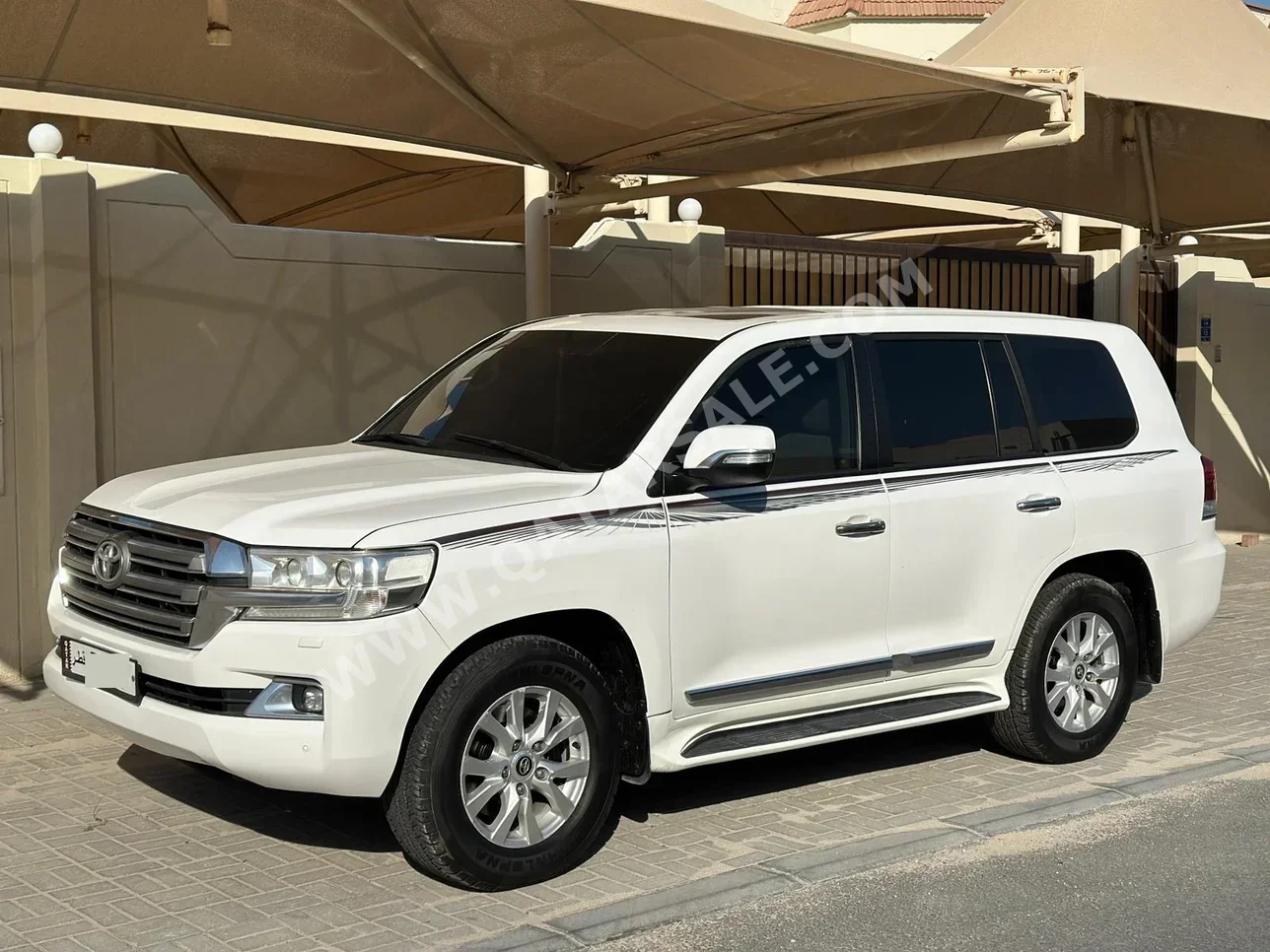 Toyota  Land Cruiser  GXR  2019  Automatic  200,000 Km  8 Cylinder  Four Wheel Drive (4WD)  SUV  White