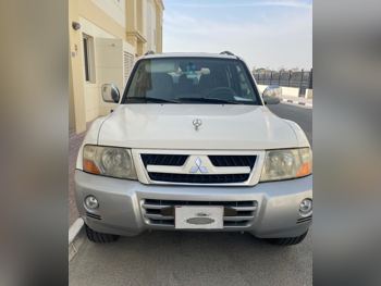Mitsubishi  Pajero  3.0  2006  Automatic  304,660 Km  6 Cylinder  Four Wheel Drive (4WD)  SUV  White