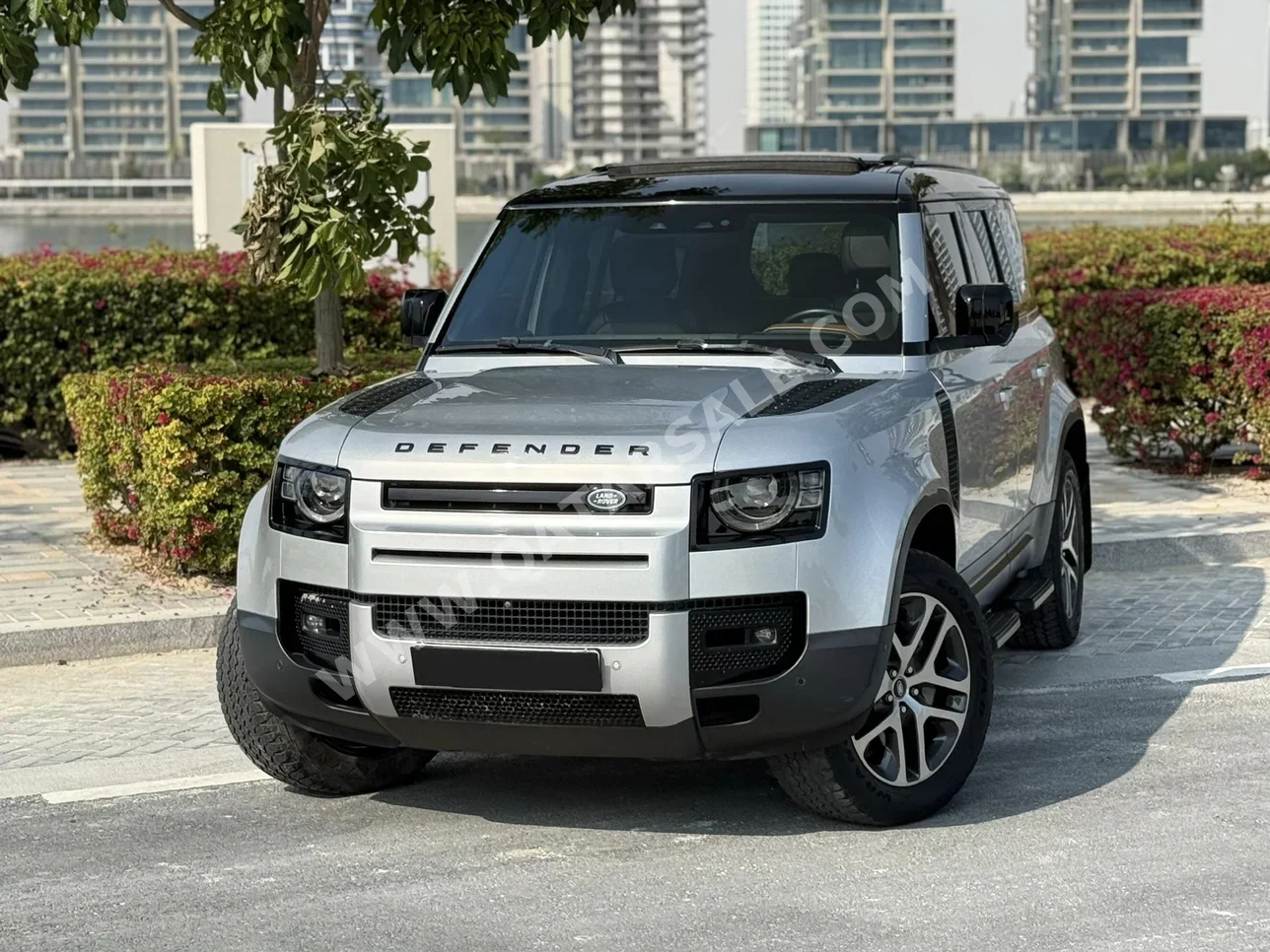 Land Rover  Defender  110 X  2020  Automatic  123,000 Km  6 Cylinder  Four Wheel Drive (4WD)  SUV  Silver