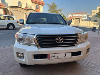 تويوتا  لاند كروزر  جي اكس ار  2013  اوتوماتيك  374,600 كم  8 سلندر  دفع رباعي  اس يو في  أبيض