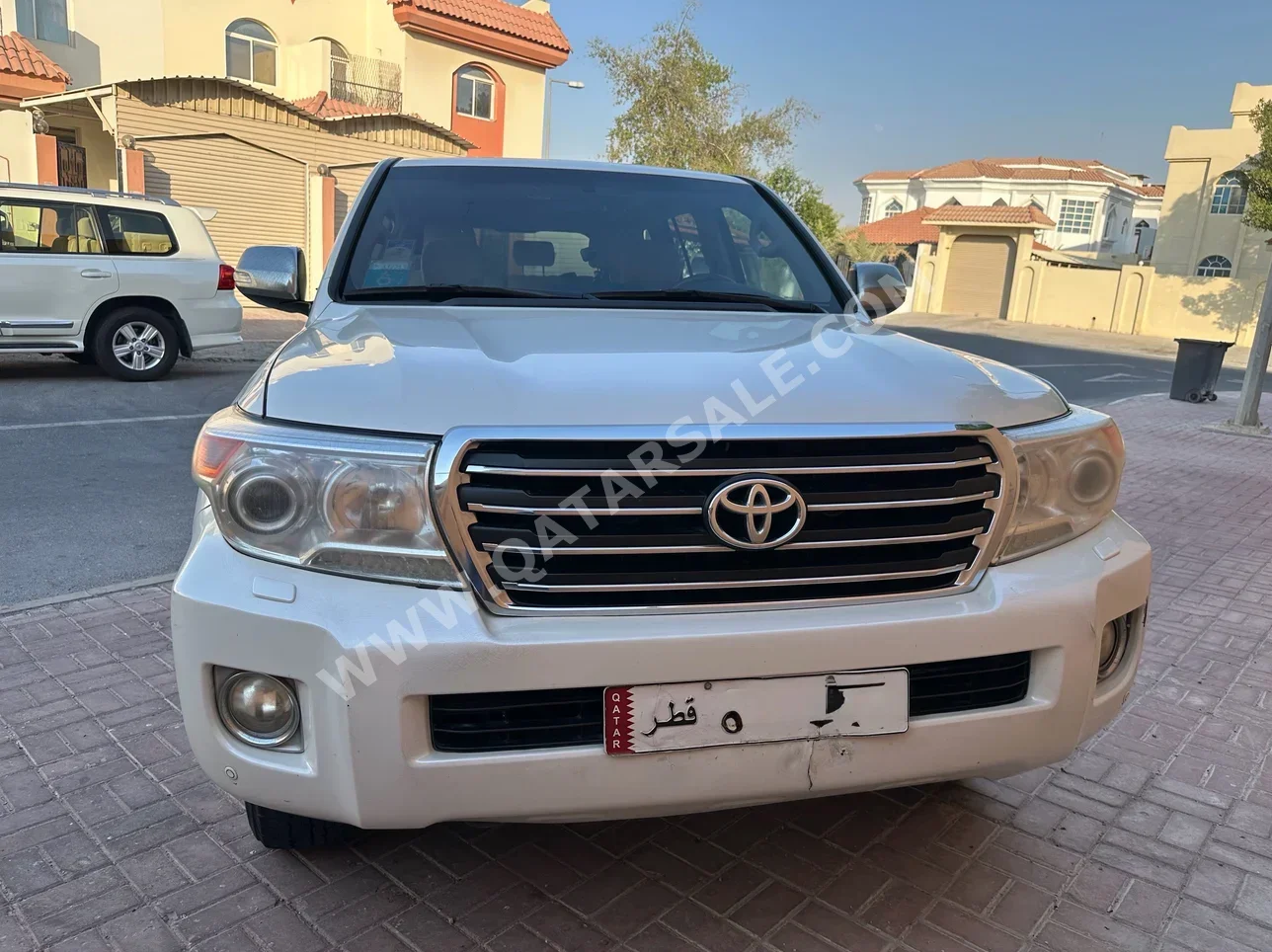 Toyota  Land Cruiser  GXR  2013  Automatic  370,000 Km  6 Cylinder  Four Wheel Drive (4WD)  SUV  White