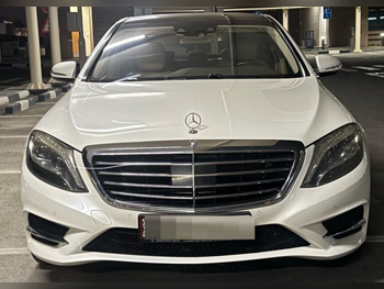 مرسيدس - بنز  اس - كلاس  500  2015  اوتوماتيك  203,000 كم  8 سلندر  دفع خلفي  سيدان  أبيض لؤلؤي