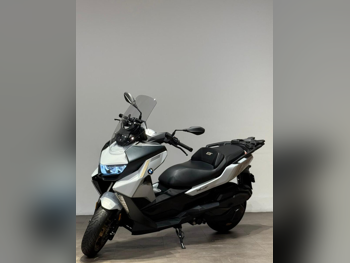 بي ام دبليو  سي 400 جي تي -  2025 - اللون ابيض -  الضمان