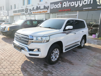 تويوتا  لاند كروزر  جي اكس ار  2018  اوتوماتيك  255,000 كم  8 سلندر  دفع رباعي  اس يو في  أبيض