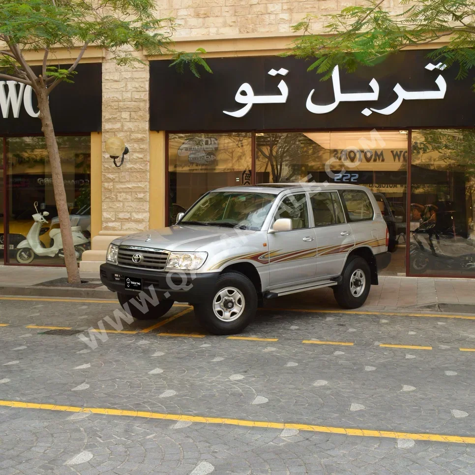 تويوتا  لاند كروزر  جي اكس  2006  عادي  177,350 كم  6 سلندر  دفع رباعي  اس يو في  فضي