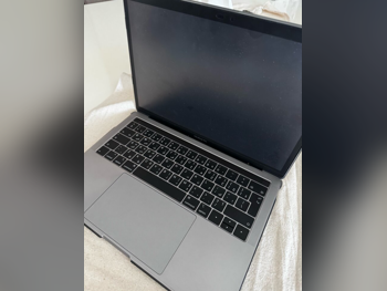 Laptops Apple  - MacBook Pro 13 Inch  - Space Gray  - MacOS  - Apple  - M1  -Memory (Ram): 8 GB