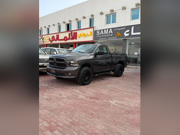 دودج  رام  1500  2022  اوتوماتيك  120,000 كم  8 سلندر  دفع رباعي  بيكب  رمادي