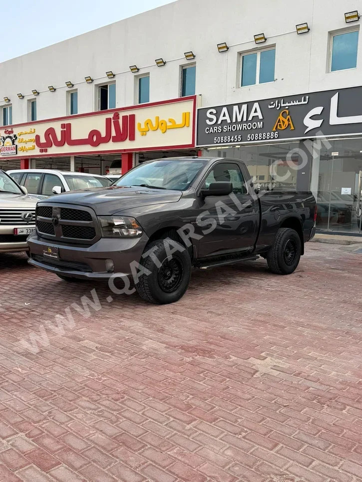 دودج  رام  1500  2022  اوتوماتيك  120,000 كم  8 سلندر  دفع رباعي  بيكب  رمادي