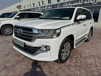 Toyota  Land Cruiser  GXR- Grand Touring  2019  Automatic  239,000 Km  8 Cylinder  Four Wheel Drive (4WD)  SUV  White