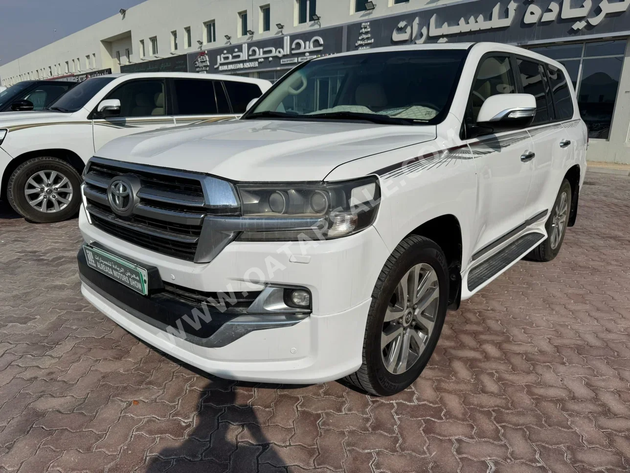 Toyota  Land Cruiser  GXR- Grand Touring  2019  Automatic  239,000 Km  8 Cylinder  Four Wheel Drive (4WD)  SUV  White