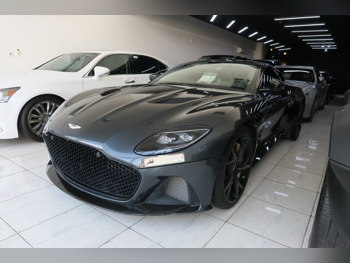 أستون مارتن  دي بي  أس  2019  اوتوماتيك  1,200 كم  12 سلندر  دفع خلفي  كوبيه \ سبورت  رمادي