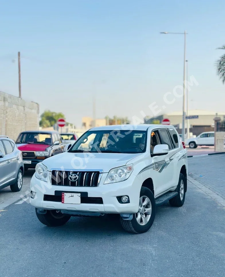 تويوتا برادو تي اكس ال 2012 اوتوماتيك 145,000 كم 6 سلندر دفع رباعي اس يو في أبيض