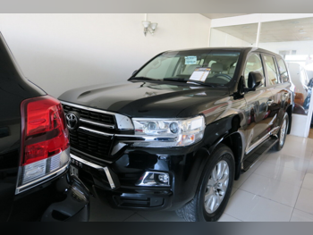 تويوتا  لاند كروزر  جي اكس ار  2021  اوتوماتيك  140,000 كم  8 سلندر  دفع رباعي  اس يو في  أسود
