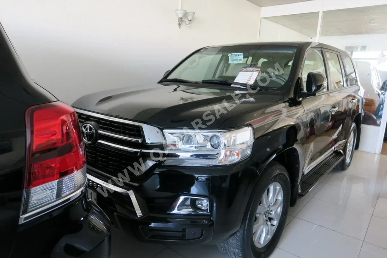 تويوتا  لاند كروزر  جي اكس ار  2021  اوتوماتيك  140,000 كم  8 سلندر  دفع رباعي  اس يو في  أسود