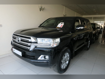 Toyota  Land Cruiser  VXR  2018  Automatic  256,000 Km  8 Cylinder  Four Wheel Drive (4WD)  SUV  Black