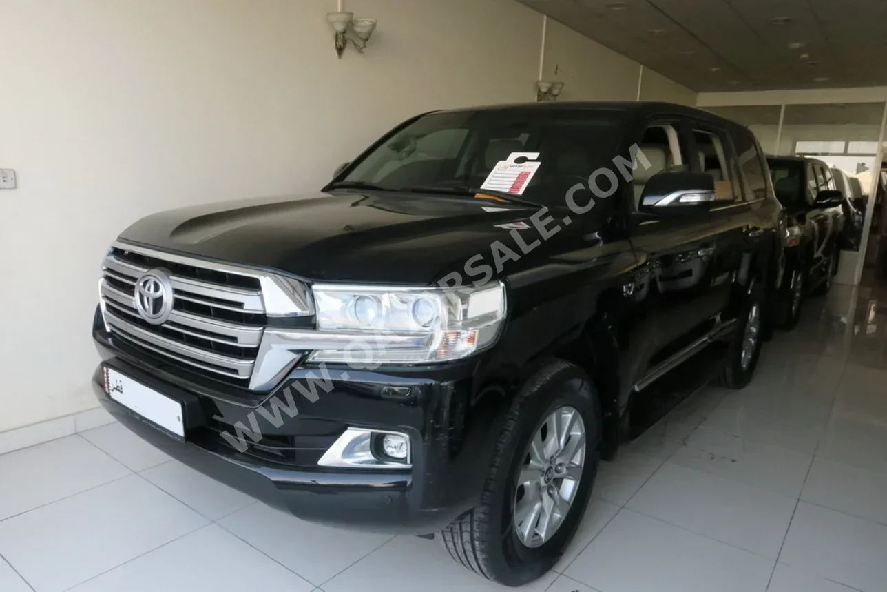 تويوتا لاند كروزر في اكس ار 2018 اوتوماتيك 256,000 كم 8 سلندر دفع رباعي اس يو في أسود