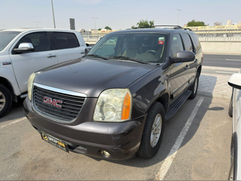 جي ام سي  يوكون  2010  اوتوماتيك  320,000 كم  8 سلندر  دفع رباعي  اس يو في  رمادي