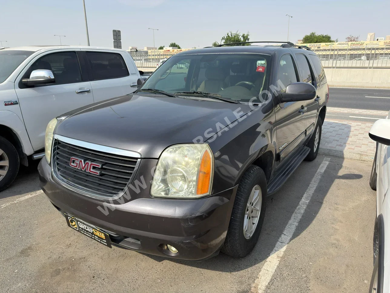 جي ام سي  يوكون  2010  اوتوماتيك  320,000 كم  8 سلندر  دفع رباعي  اس يو في  رمادي