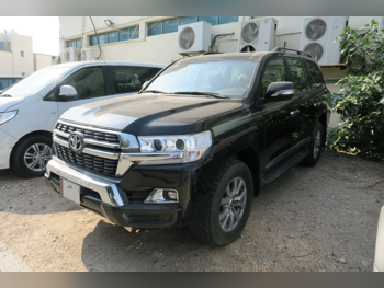 Toyota  Land Cruiser  G Limited  2010  Automatic  350,000 Km  6 Cylinder  Four Wheel Drive (4WD)  SUV  Black