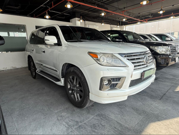 Lexus  LX  570  2013  Automatic  240,000 Km  8 Cylinder  Four Wheel Drive (4WD)  SUV  White