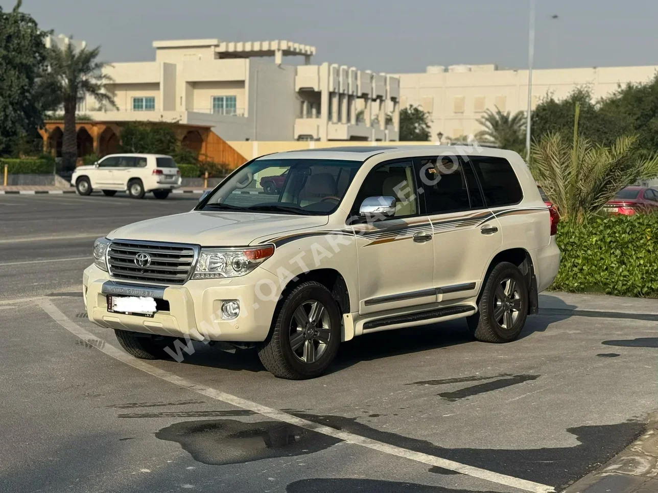 تويوتا لاند كروزر في اكس ار 2013 اوتوماتيك 215,000 كم 8 سلندر دفع رباعي اس يو في أبيض