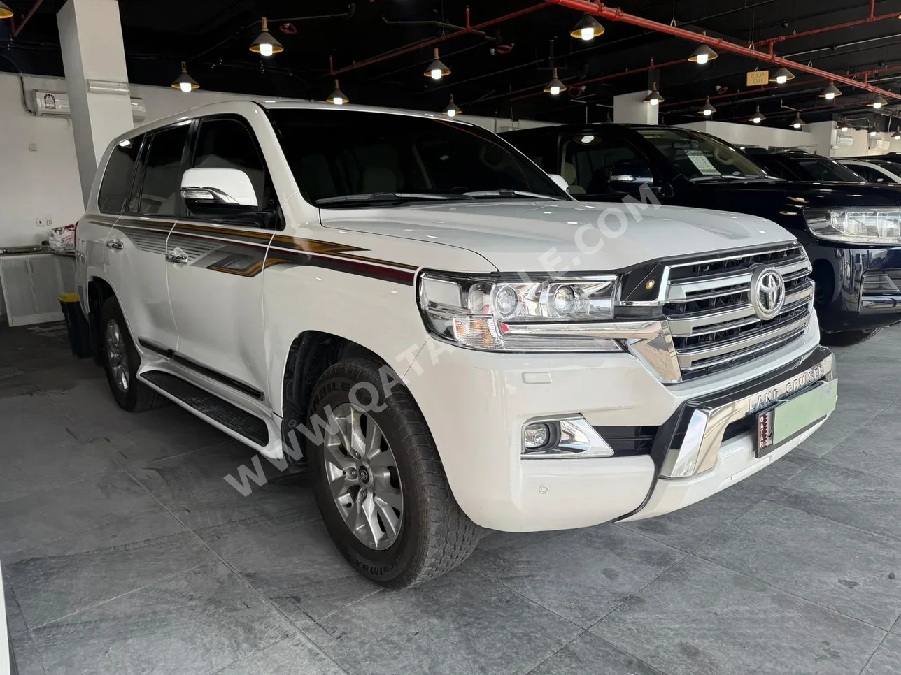 تويوتا  لاند كروزر  جي اكس ار  2016  اوتوماتيك  370,000 كم  8 سلندر  دفع رباعي  اس يو في  أبيض