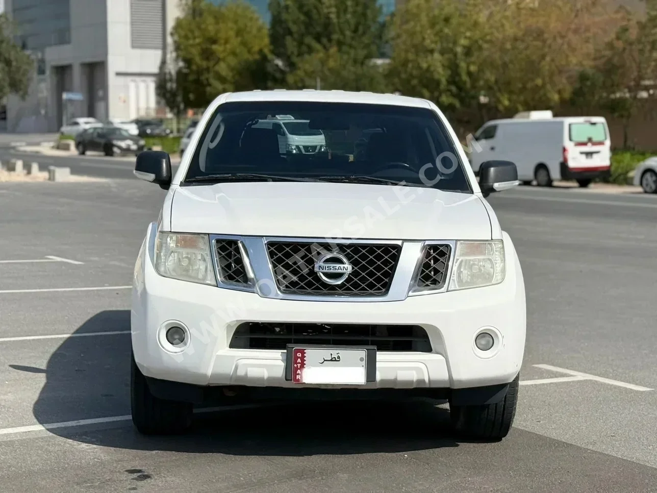 Nissan Pathfinder 2014 Automatic 177,000 Km 6 Cylinder Four Wheel Drive (4WD) SUV White