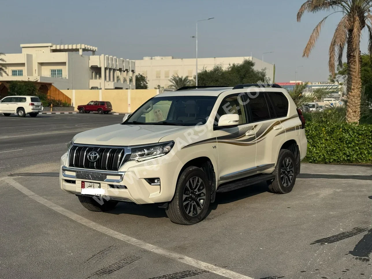 تويوتا برادو تي اكس ال 2022 اوتوماتيك 123,000 كم 6 سلندر دفع رباعي اس يو في أبيض
