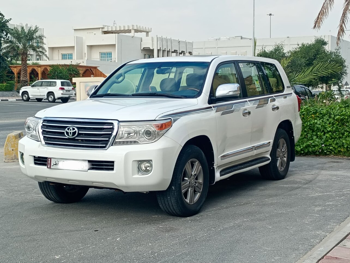 تويوتا  لاند كروزر  جي اكس ار  2015  اوتوماتيك  215,000 كم  8 سلندر  دفع رباعي  اس يو في  أبيض