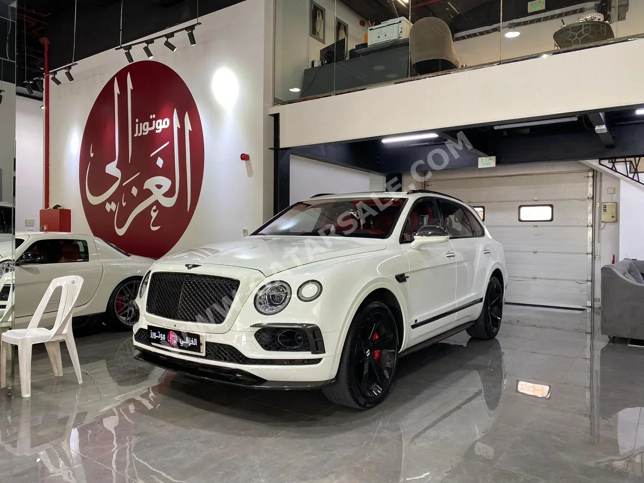 بنتلي  بينتايجا  فيرست اديشن  2017  اوتوماتيك  134,000 كم  12 سلندر  دفع رباعي  اس يو في  أبيض