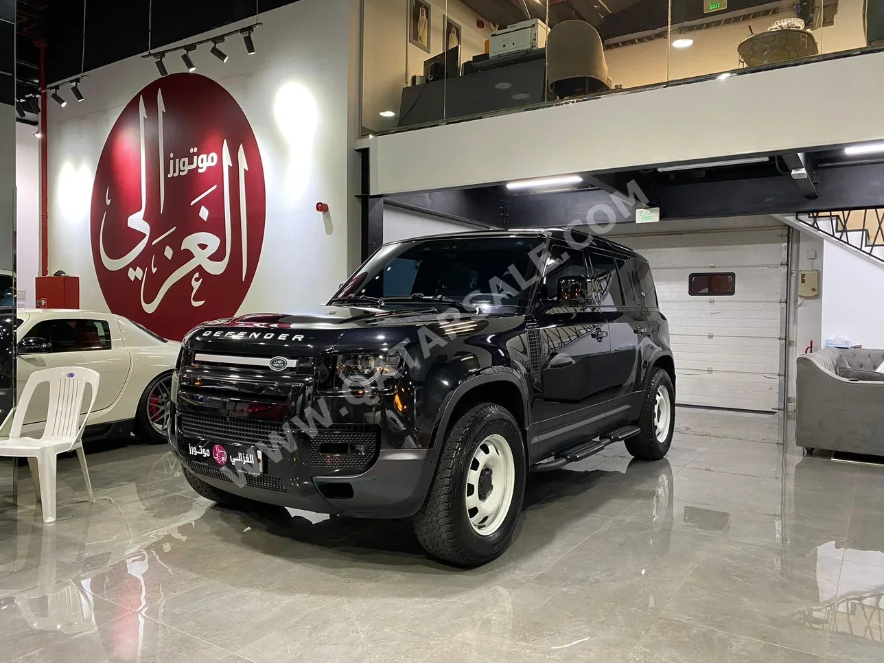 لاند روفر ديفيندر 110 2023 اوتوماتيك 52,000 كم 4 سلندر دفع رباعي اس يو في أسود تحت الضمان
