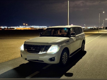 نيسان  باترول  اس اي  2015  اوتوماتيك  275,000 كم  8 سلندر  دفع رباعي  اس يو في  أبيض