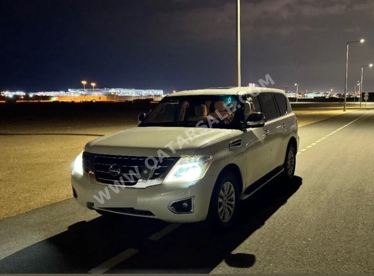 نيسان باترول اس اي 2015 اوتوماتيك 275,000 كم 8 سلندر دفع رباعي اس يو في أبيض