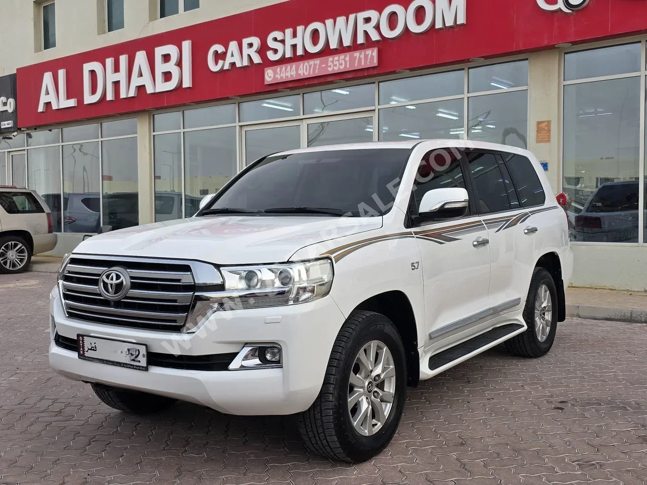 Toyota  Land Cruiser  VXR  2016  Automatic  316,000 Km  8 Cylinder  Four Wheel Drive (4WD)  SUV  White