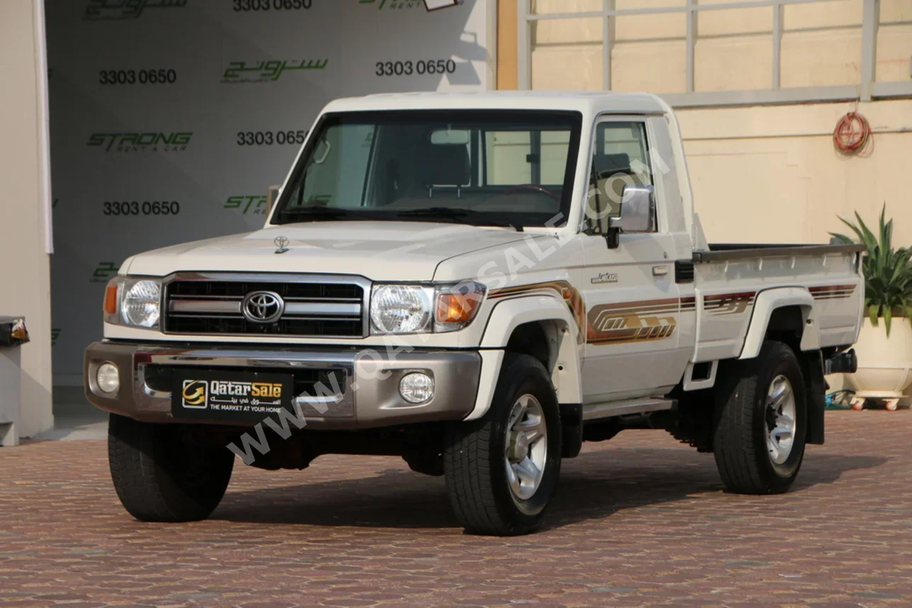 Toyota  Land Cruiser  LX  2022  Manual  151,000 Km  6 Cylinder  Four Wheel Drive (4WD)  Pick Up  White