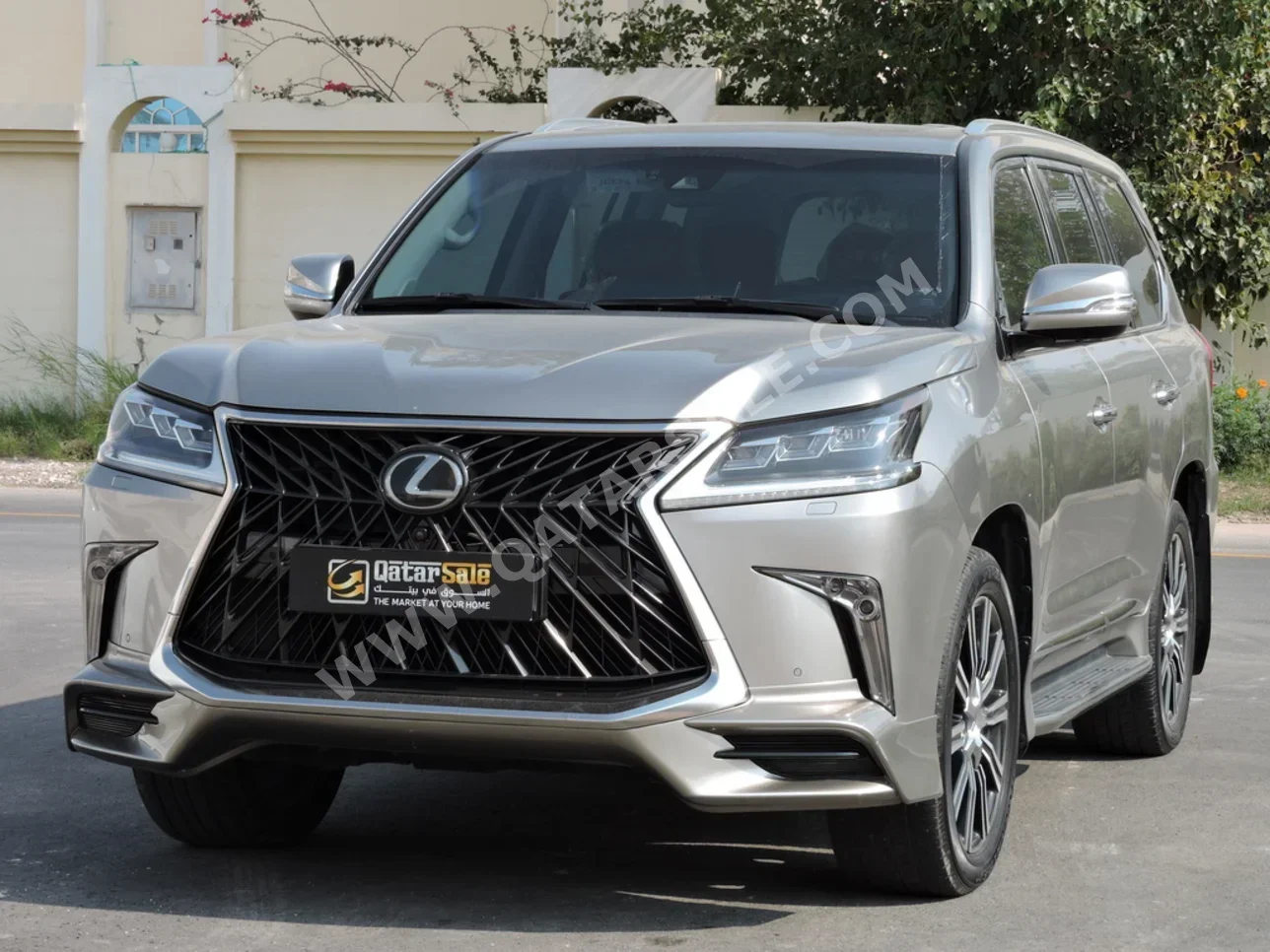 لكزس  ال اكس  570 اس  2018  اوتوماتيك  82,000 كم  8 سلندر  دفع رباعي  اس يو في  رمادي