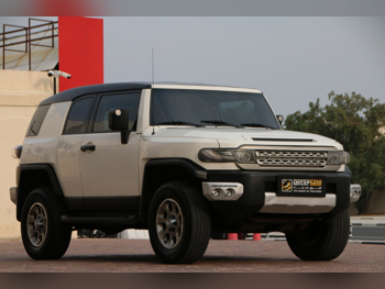 Toyota  FJ Cruiser  2012  Automatic  290,000 Km  6 Cylinder  Four Wheel Drive (4WD)  SUV  White