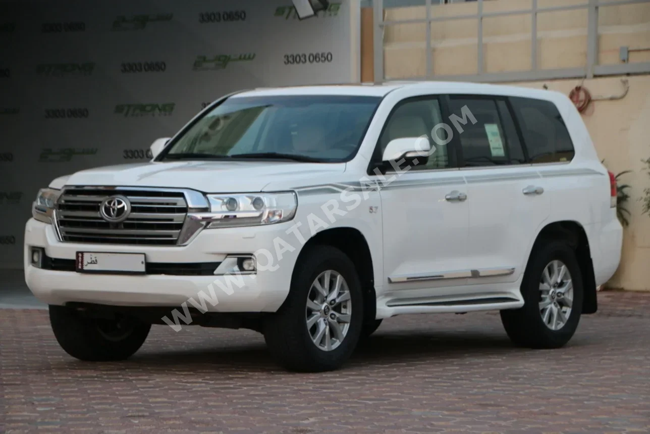 تويوتا لاند كروزر في اكس ار 2019 اوتوماتيك 234,000 كم 8 سلندر دفع رباعي اس يو في أبيض
