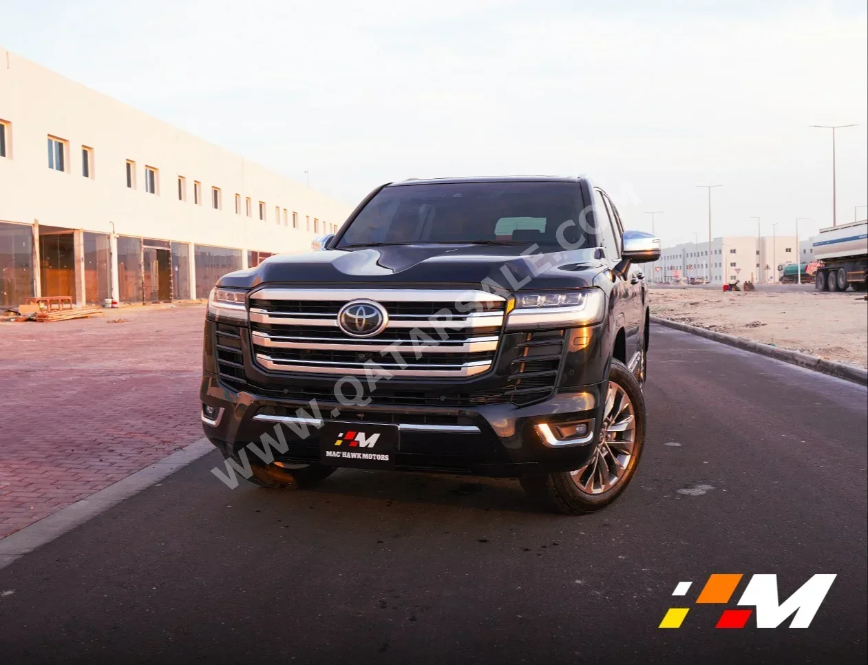 تويوتا  لاند كروزر  في اكس ار  2023  اوتوماتيك  49,000 كم  6 سلندر  دفع رباعي  اس يو في  أسود  تحت الضمان