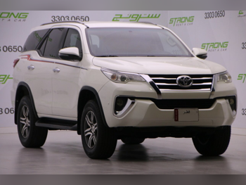 تويوتا  فورشنر  2020  اوتوماتيك  121,000 كم  4 سلندر  دفع رباعي  اس يو في  أبيض