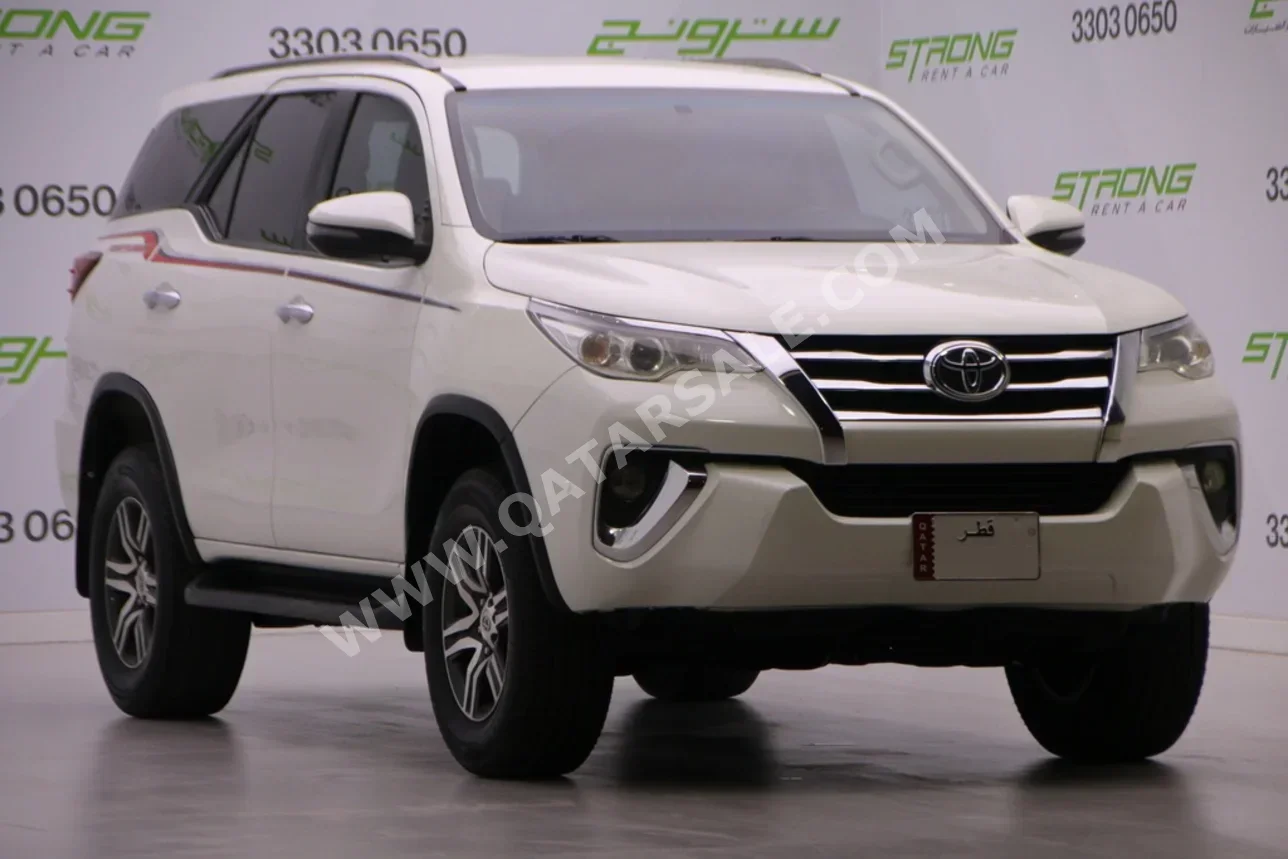 تويوتا فورشنر 2020 اوتوماتيك 121,000 كم 4 سلندر دفع رباعي اس يو في أبيض