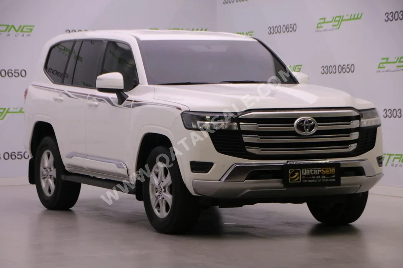 تويوتا  لاند كروزر  جي اكس  2022  اوتوماتيك  150,000 كم  6 سلندر  دفع رباعي  اس يو في  أبيض