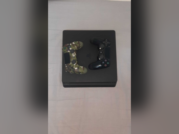Video Games Consoles - Sony  - PlayStation 4  - 1 TB  -Included Controllers: 2